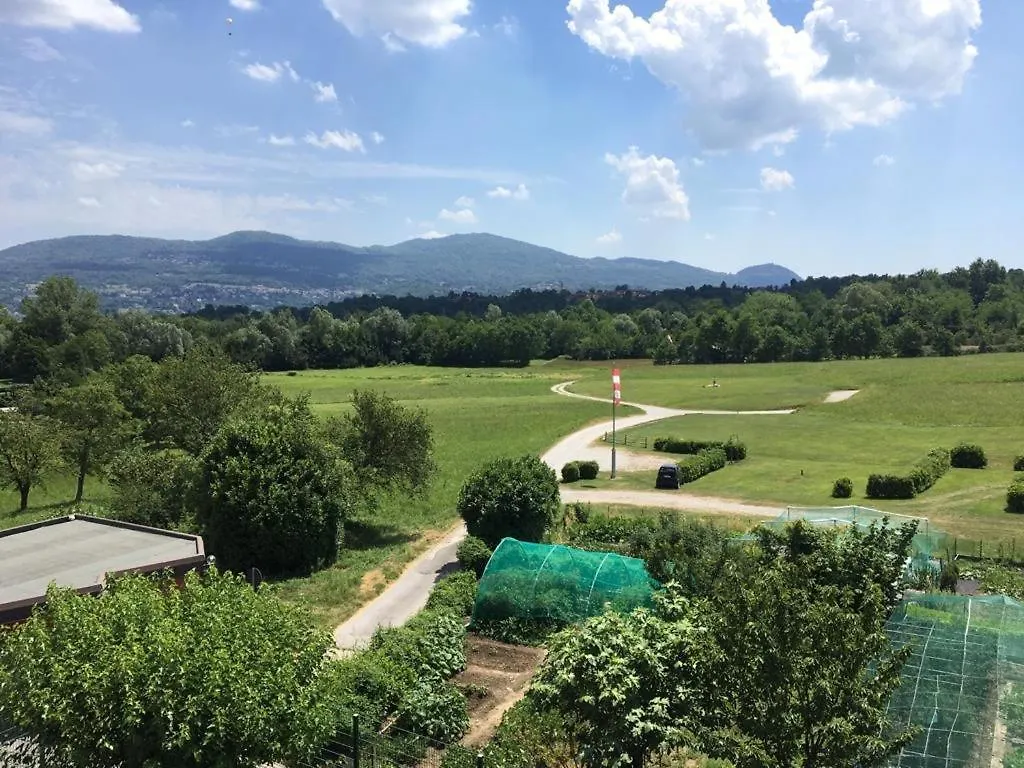 Big Family Bed & Breakfast Suello 0*,  Italia